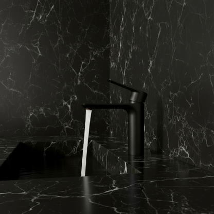 Robinet de baignoire indépendant Lisandro – Sortie d'eau en cascade – Nickel brossé