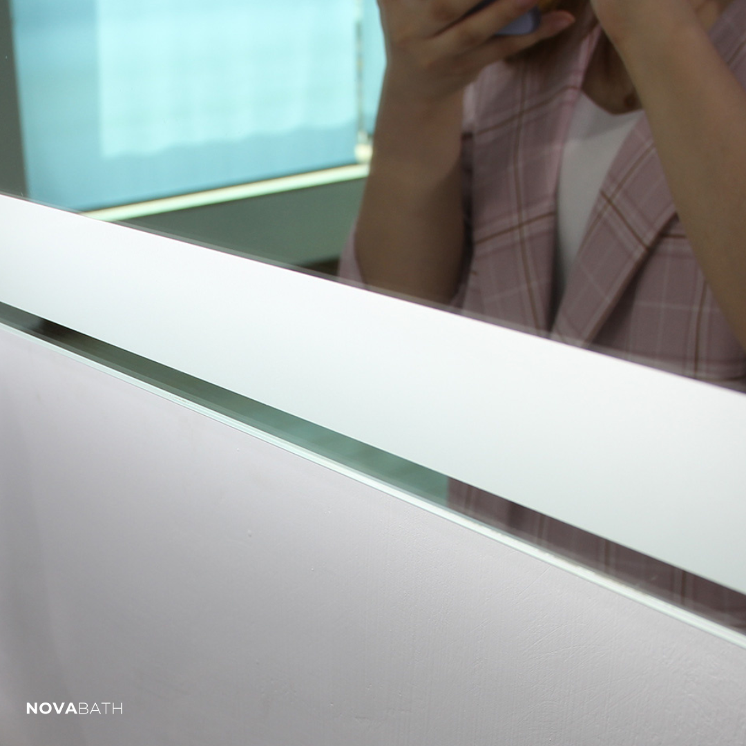 Miroir de salle de bain LED sur mesure Lori – Bluetooth & haut-parleurs – Horloge numérique – Miroir de grossissement – Chauffage anti-condensation