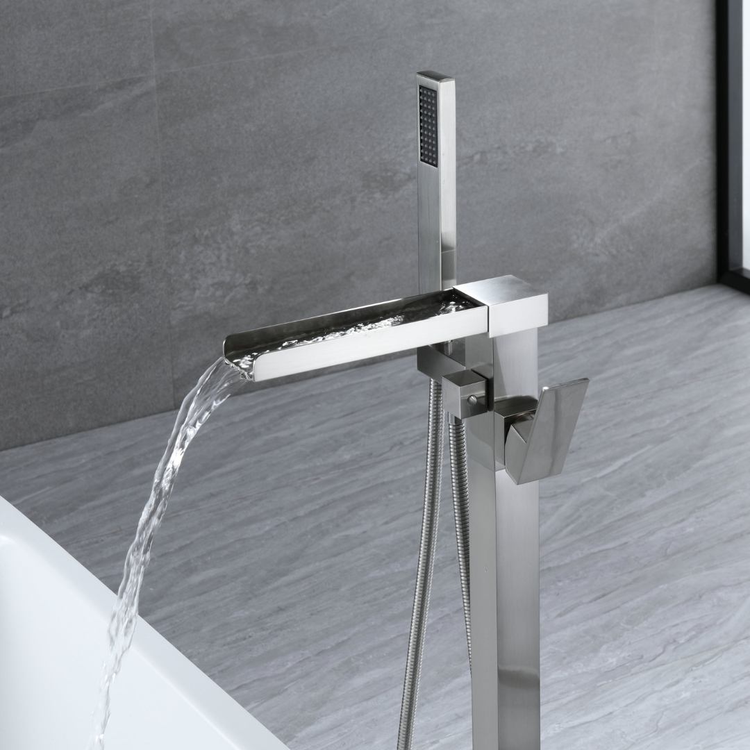 Robinet de baignoire indépendant Lisandro – Sortie d'eau en cascade – Nickel brossé