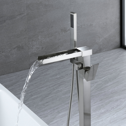 Robinet de baignoire indépendant Lisandro – Sortie d'eau en cascade – Nickel brossé
